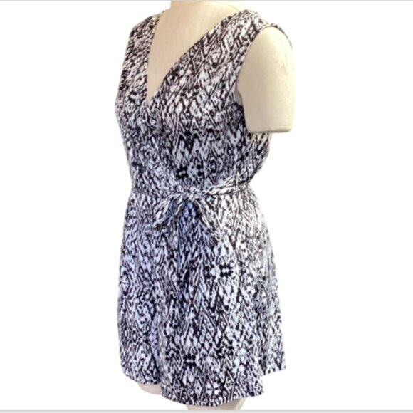 EMMA & MICHELE V Neck Side Tie Romper with Pockets Sz S #141L - Picture 3 of 8